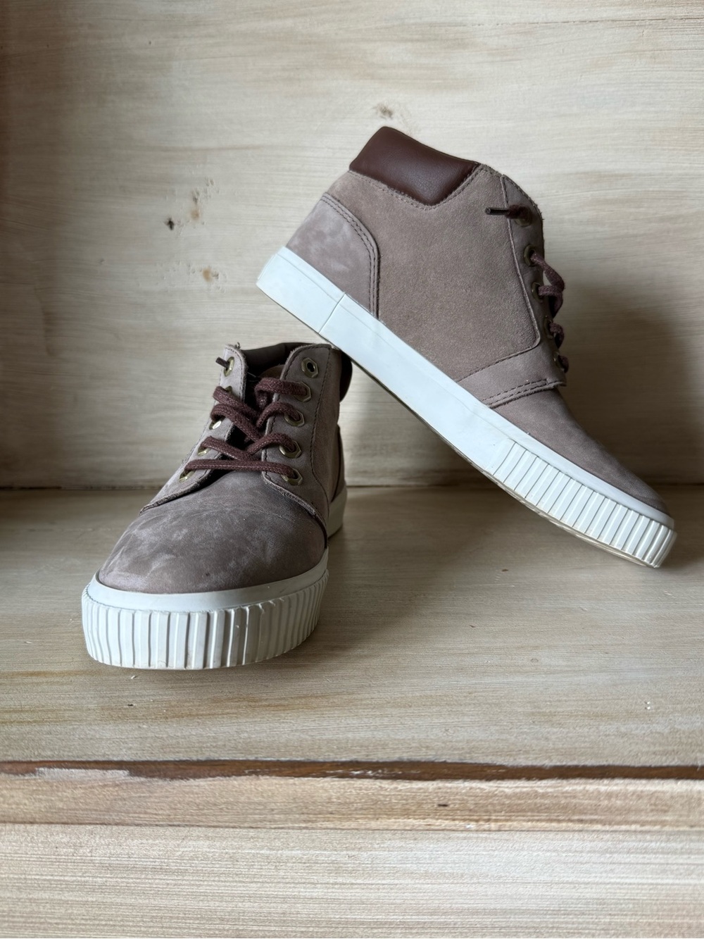 Timberland Women's Skyla Bay Chukka Boot in the taupe/brown Size 6.5